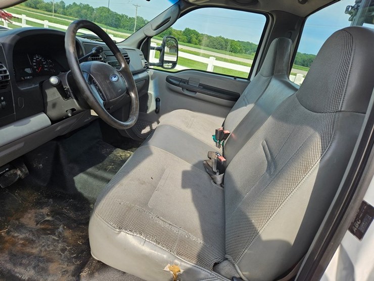 2007-ford-f550-image-32