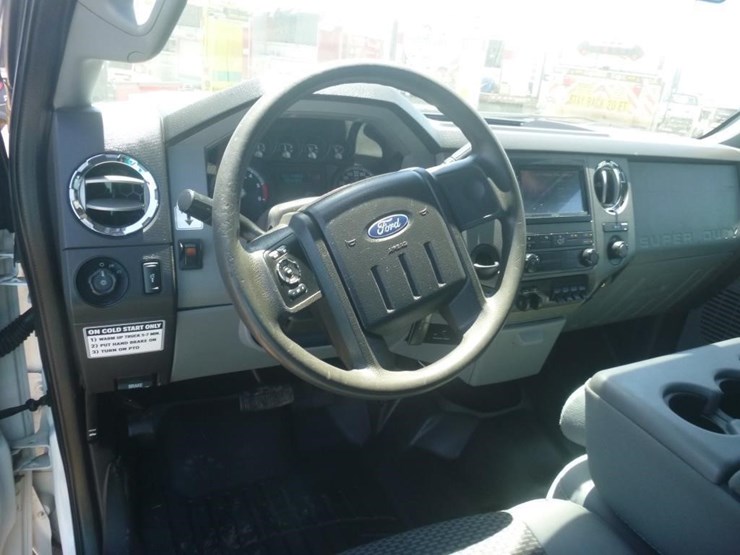 2011-ford-f550-image-19
