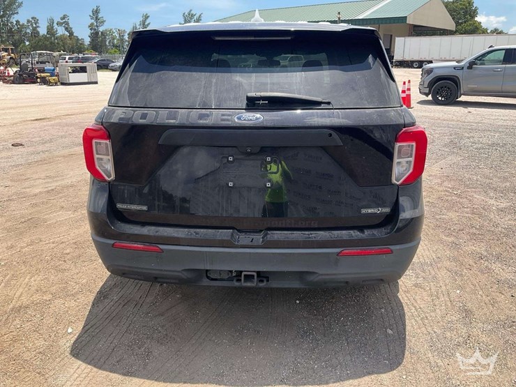 2020-ford-explorer-image-21