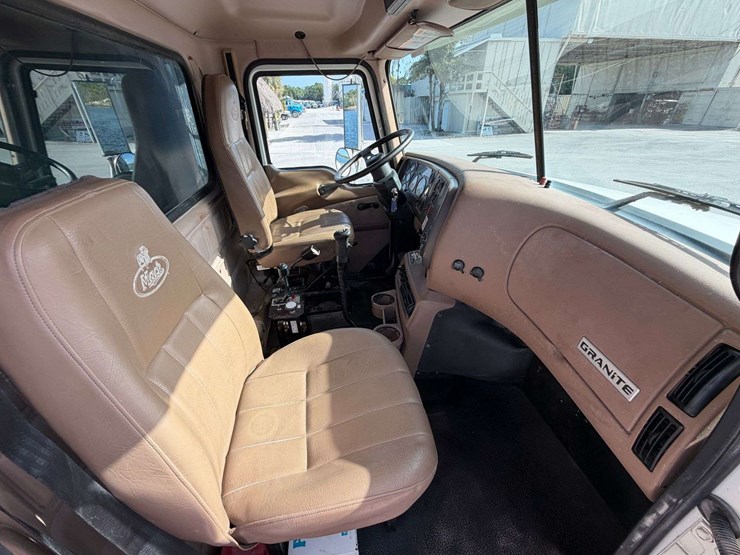2006-mack-granite-ct713-image-42