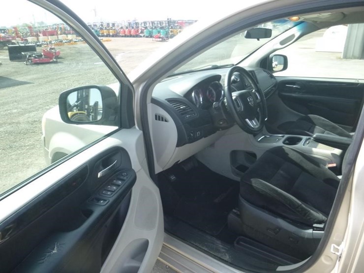 2014-dodge-grand-caravan-image-5