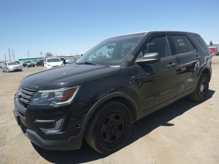2017-ford-explorer-image-2