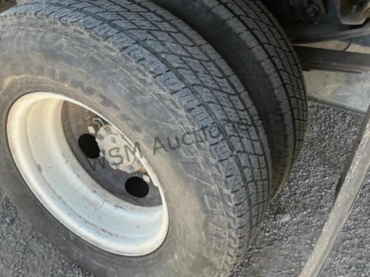 2014-isuzu-npr-image-9