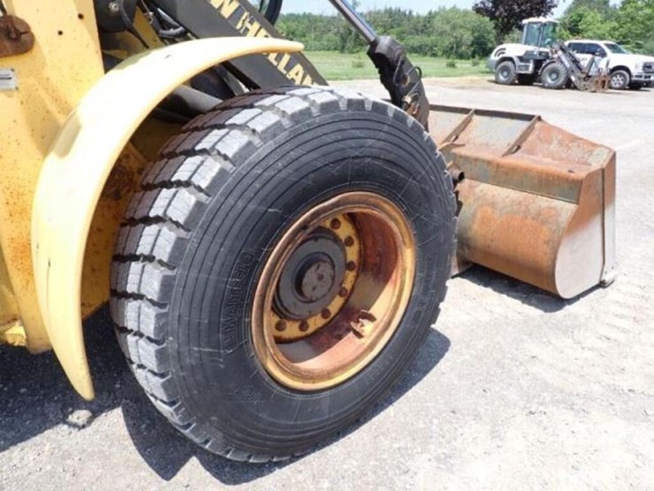 2011-new-holland-w110b-image-54