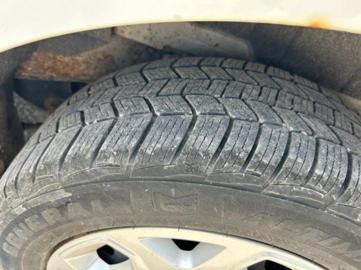 2014-ford-cargo-image-38