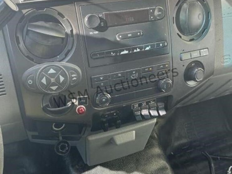 2015-ford-f550-image-24