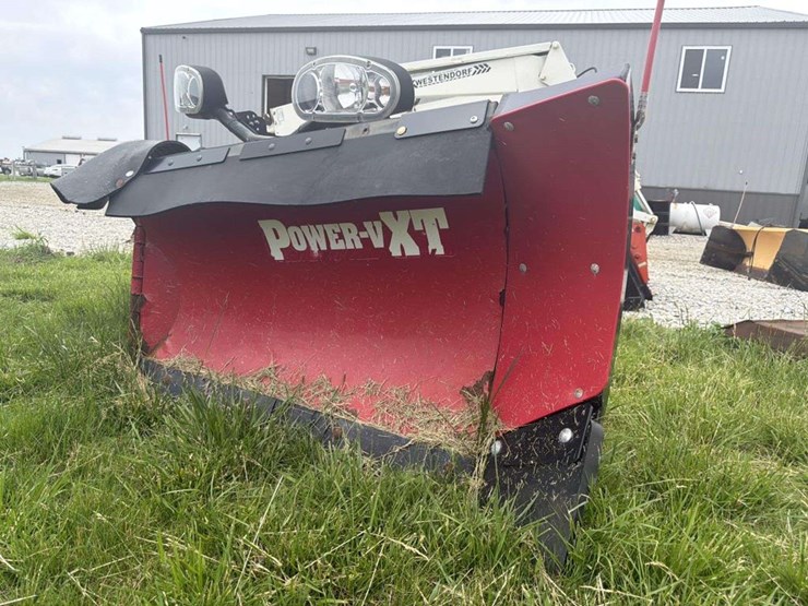 the-boss-8ft-3in-power-v-xt-snow-plow-image-2