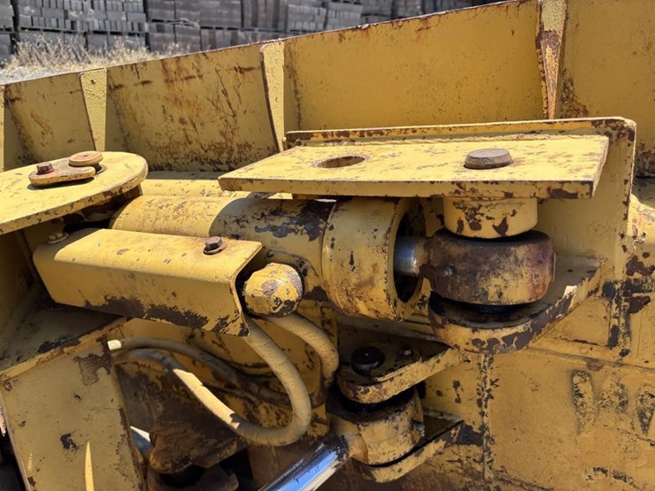 caterpillar-d3b-image-13