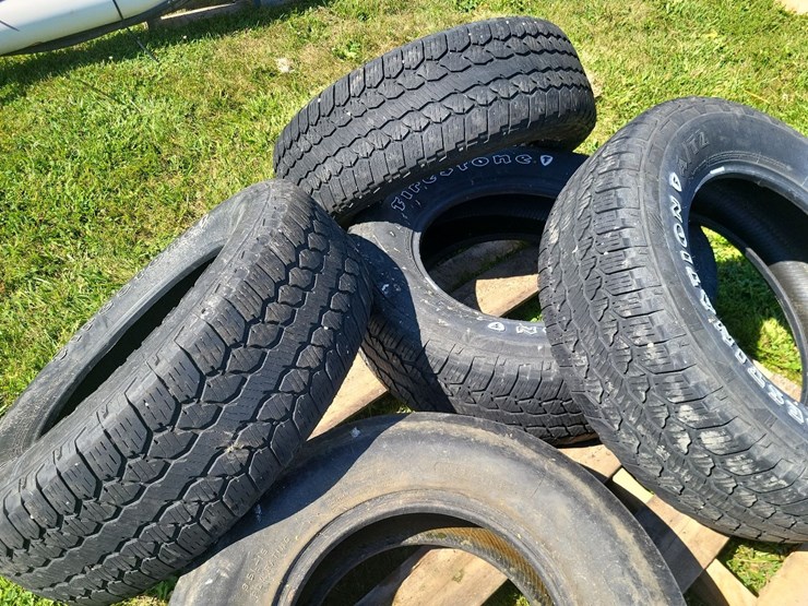 (4)-275/65r18-tires,-(1)-9.5l-15-tire-image-9