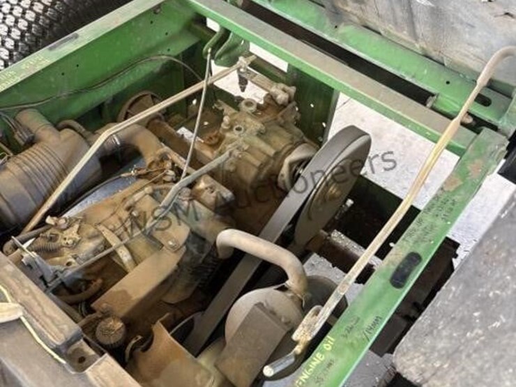 john-deere-gator-image-12