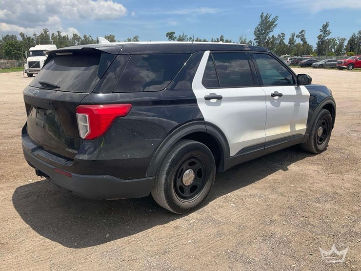 2020-ford-explorer-image-3