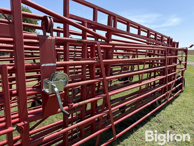 2020-diamond-w-portable-folding-corral-image-17