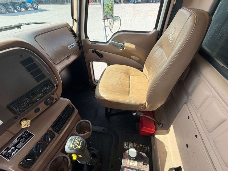 2006-mack-granite-ct713-image-35