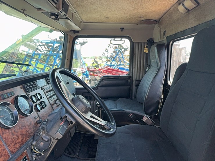 1999-kenworth-t800-image-8
