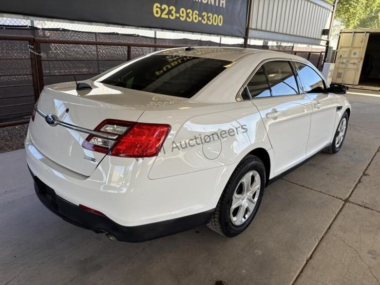 2013-ford-taurus-sdn-image-8