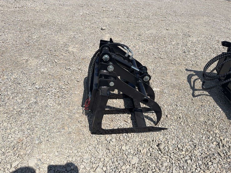 hydraulic-mini-skid-steer-root-grapple-image-4