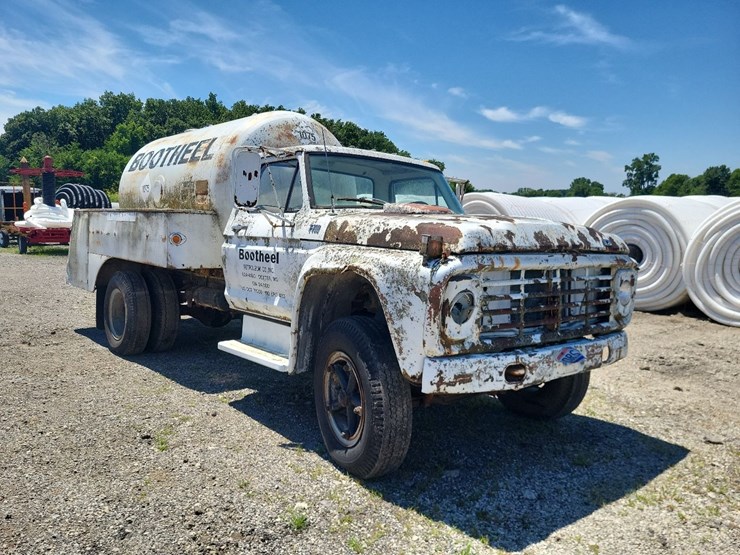 ford-f700-image-46