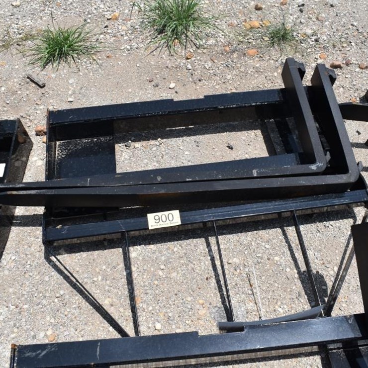 SKID STEER PALLET FORK