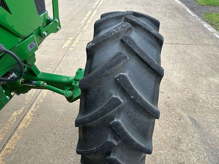 2019-john-deere-6120e-image-25