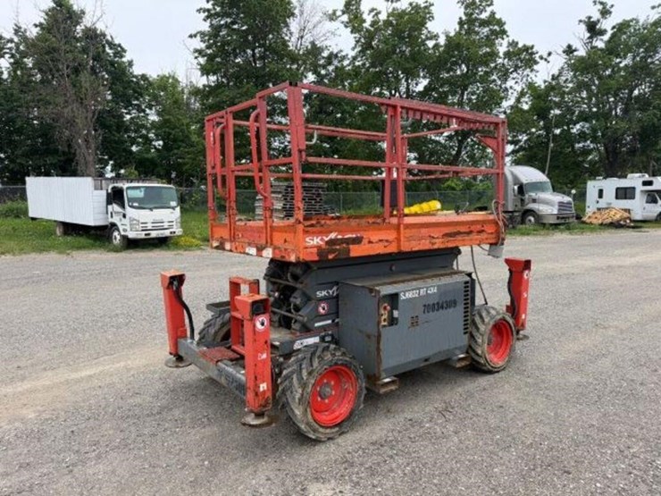 2017-skyjack-sj6832-4x4-scissor-lift-37011111-image-9