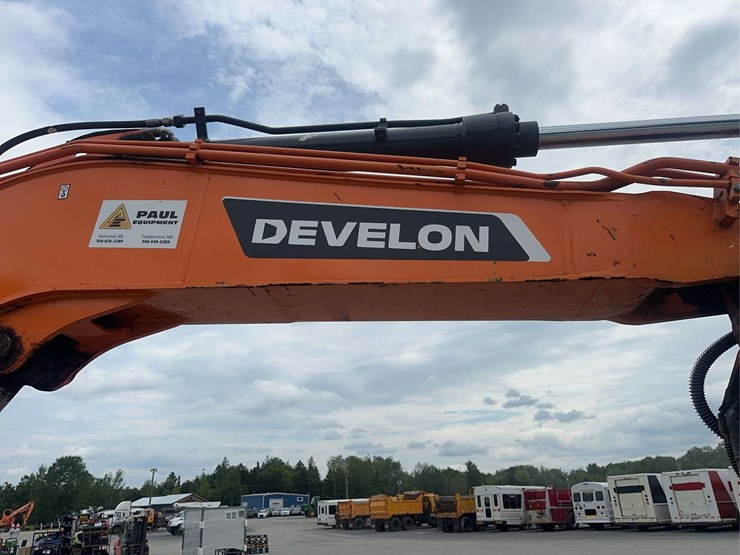 2023-develon-dx89r-excavator-with-2-buckets-image-24