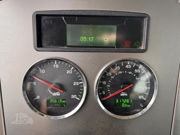 2011-kenworth-t300-image-12