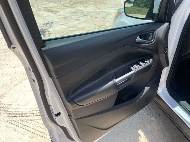 2015-ford-escape-se-image-9