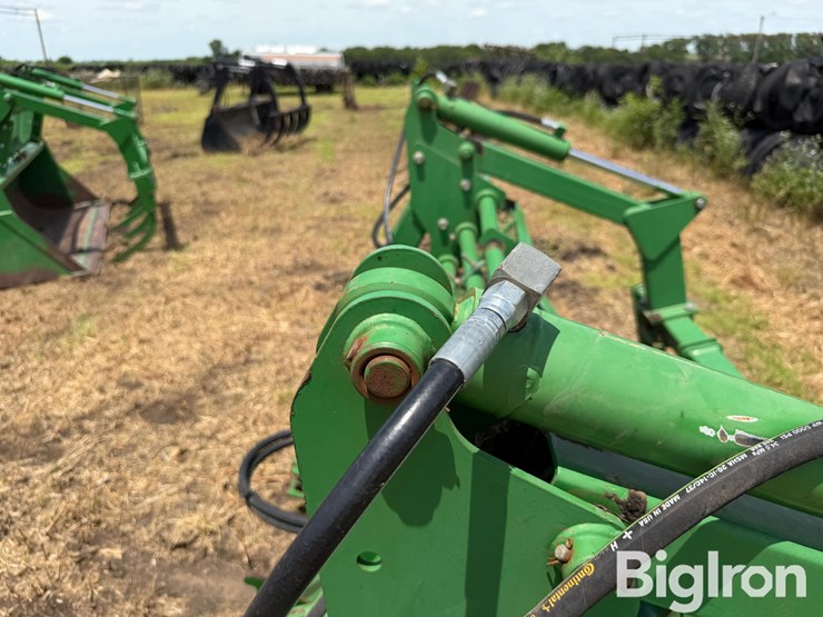 john-deere-8-image-18