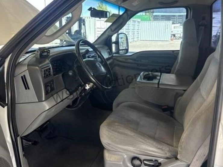 2004-ford-f350-image-26