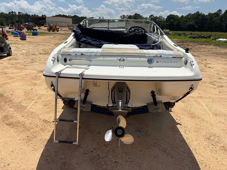 2004-stingray-200cs-cabin-boat-w/trailer-image-6