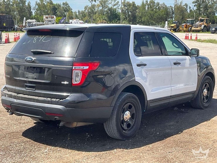 2015-ford-explorer-image-3