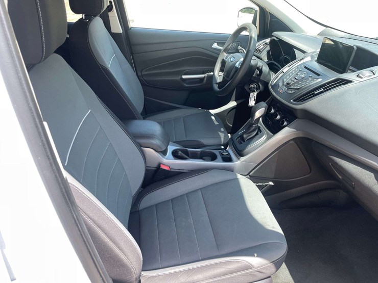 2015-ford-escape-se-image-18