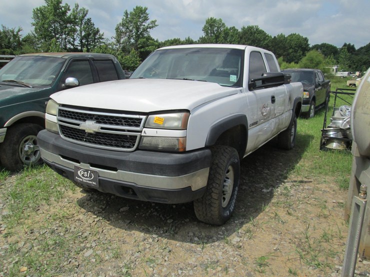 2006-chevrolet-2500hd-image-1