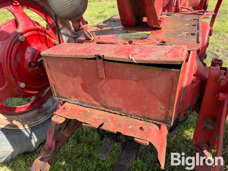 1950-farmall-m-2wd-tractor-image-20