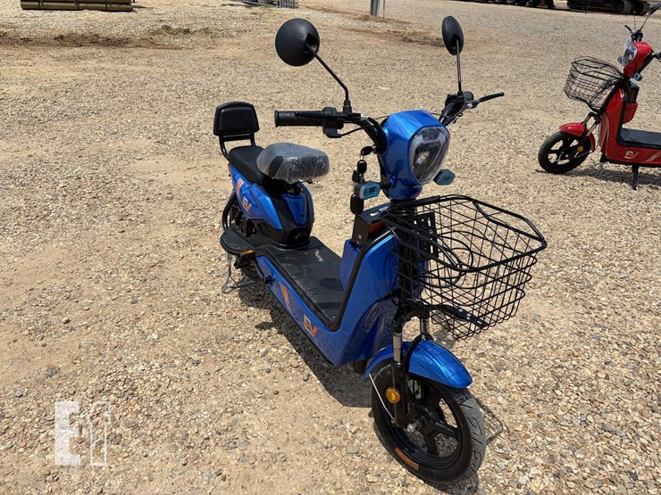 2026-blue-electric-moped-image-5