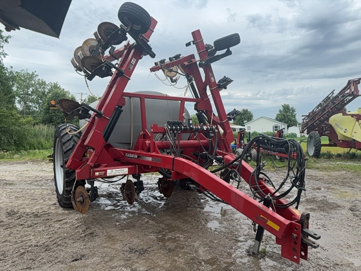 case-ih-2800-image-3