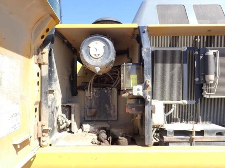 2017-deere-250g-lc-image-68