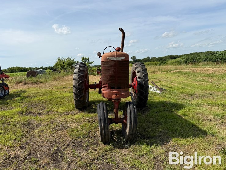 1950-farmall-m-2wd-tractor-image-2