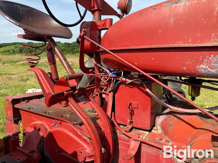 1950-farmall-m-2wd-tractor-image-16