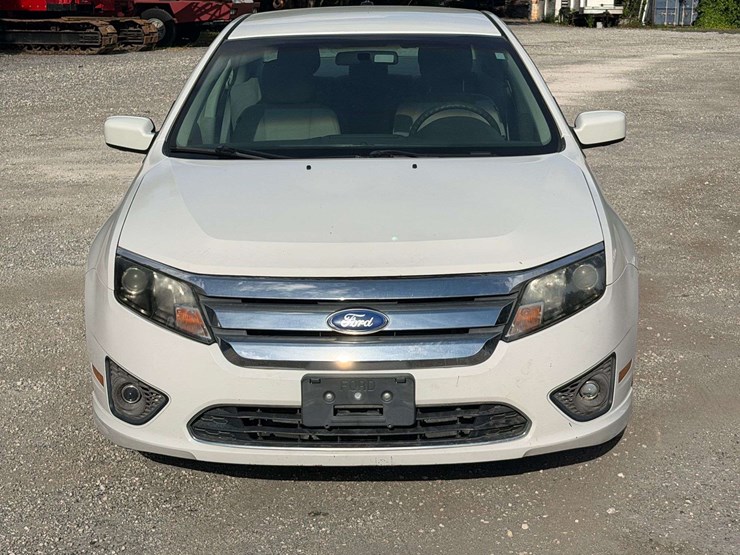 2011-ford-fusion-4-door-sedan-(63,841-miles)-image-5