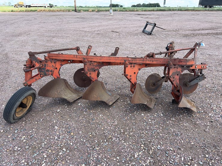 j.i.-case-4-bottom-plow-image-1