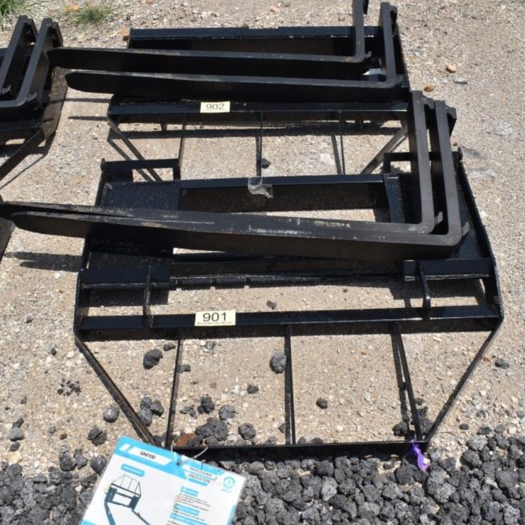 SKID STEER PALLET FORK