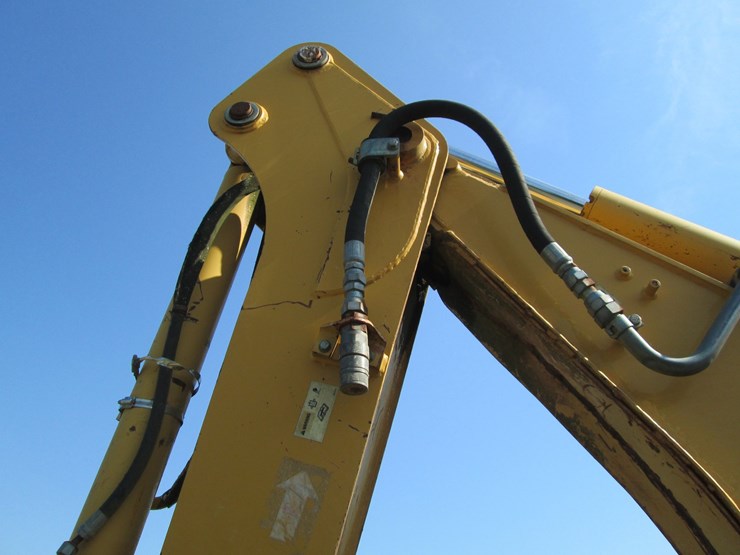 2004-caterpillar-420d-image-17