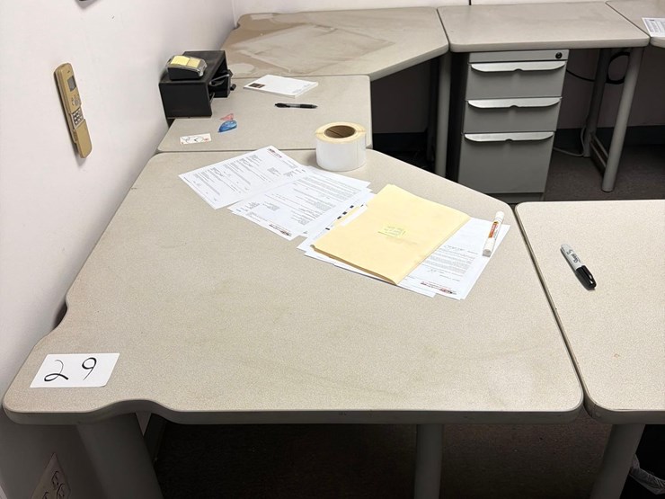 8'-x-8-1/2'-sectional-desk-image-2