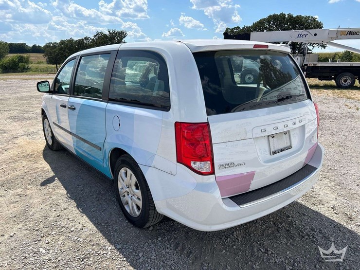 2014-dodge-caravan-image-2