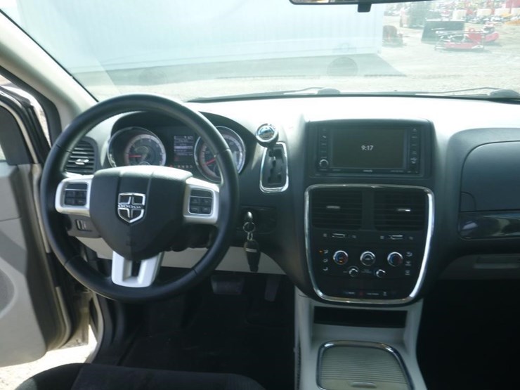 2014-dodge-grand-caravan-image-9