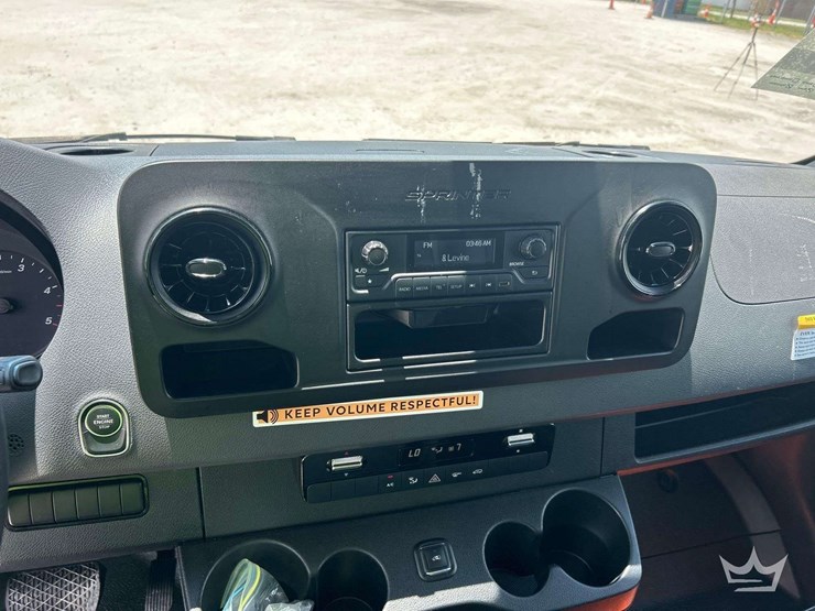 2021-mercedes-benz-sprinter-4500-image-15
