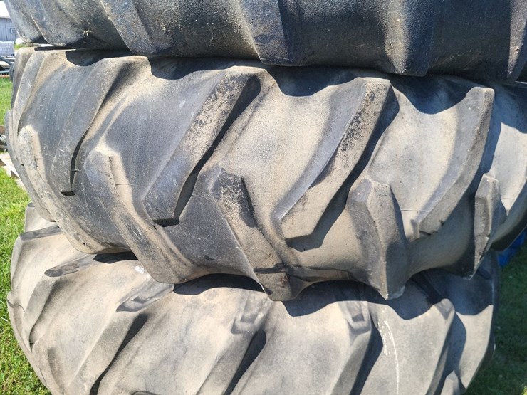 (1)-pair-of-18.4-34-t-rail-duals-and-(1)-18.4-34-tire-image-10
