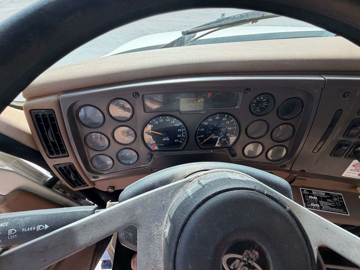 2006-mack-granite-ct713-image-34