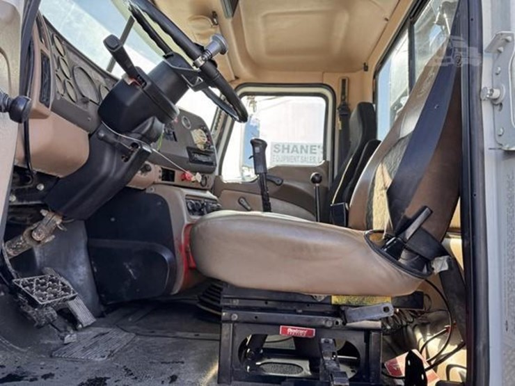 2006-mack-cv713-granite-rolloff-truck-image-16